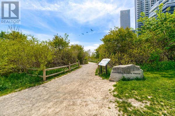 Photo 1 of 416 70 Annie Craig Drive, Toronto ON