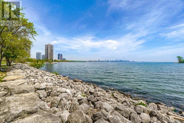 Photo 3 of 4007 70 Annie Craig Drive, Toronto ON