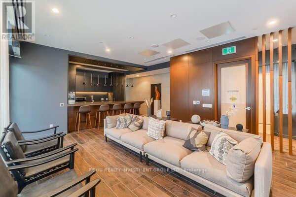 Photo 5 of 4007 70 Annie Craig Drive, Toronto ON