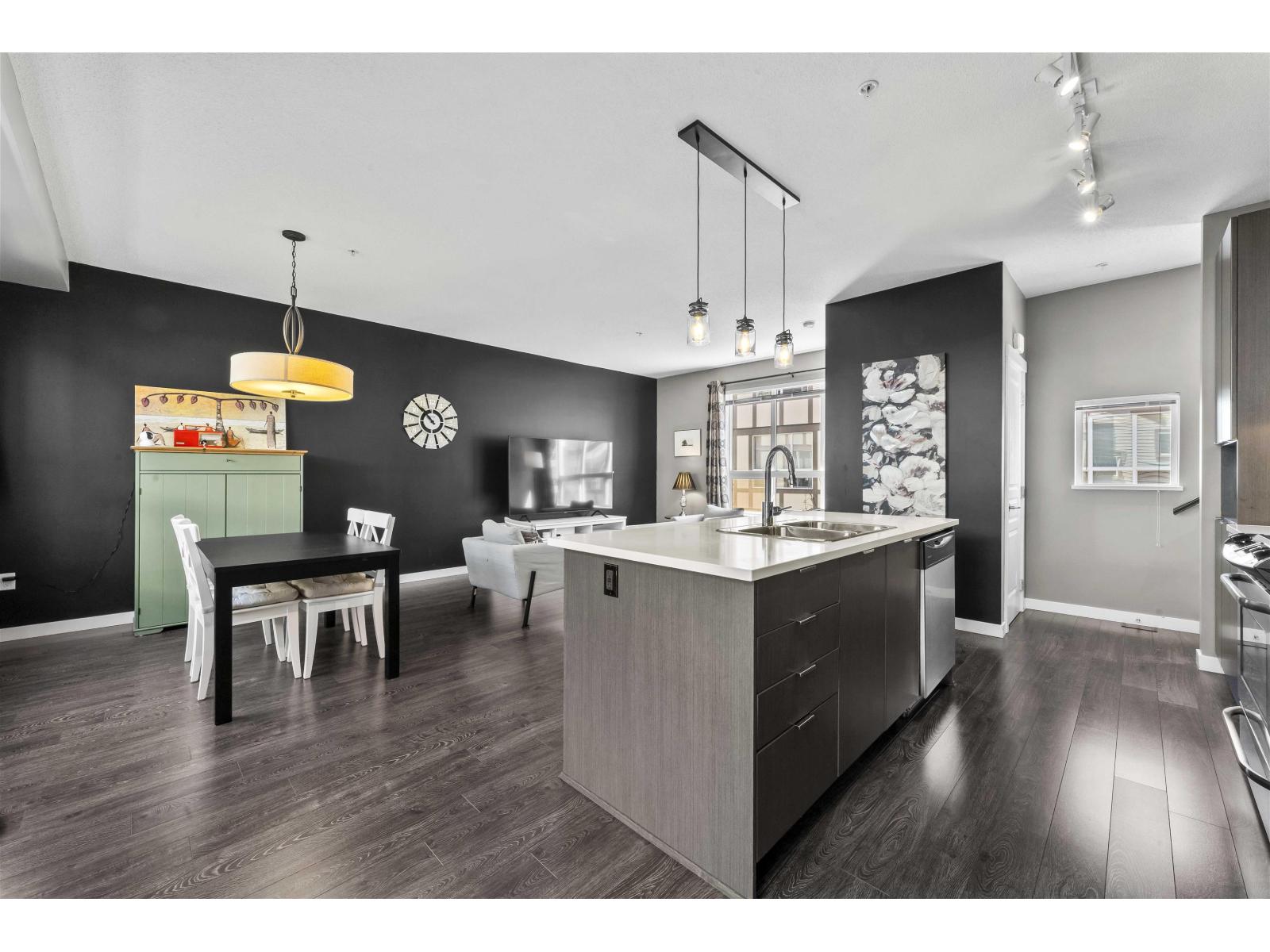 Photo 6 of 13 7848 209 Street, Langley BC