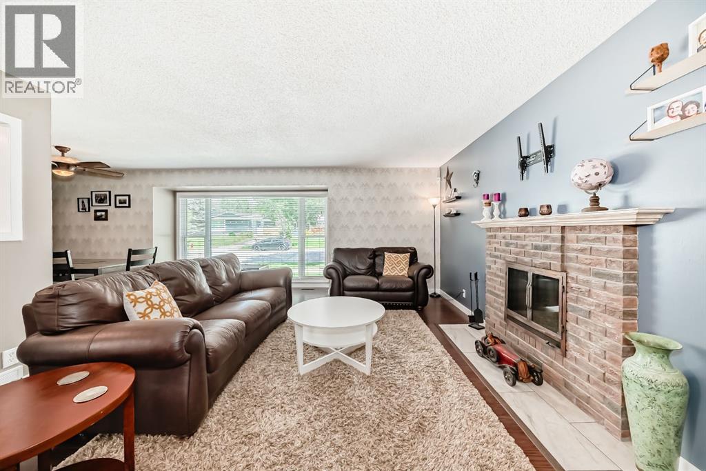 Photo 4 of 316 Banister Drive, Okotoks AB