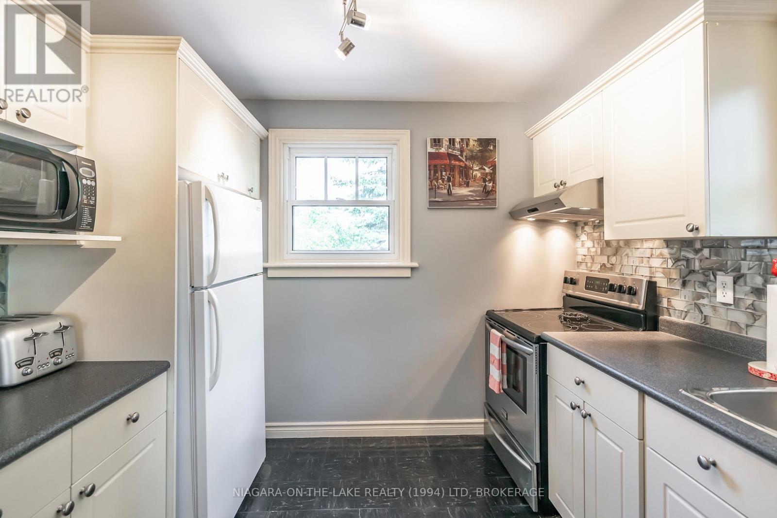 Photo 21 of 229 Victoria Street, Niagaraonthelake ON