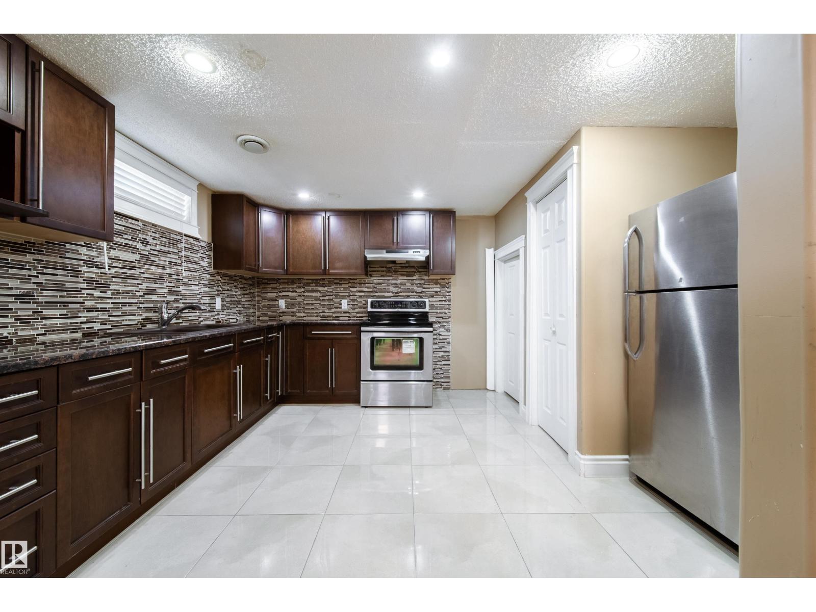 Photo 20 of 7808 22 Av Nw, Edmonton AB