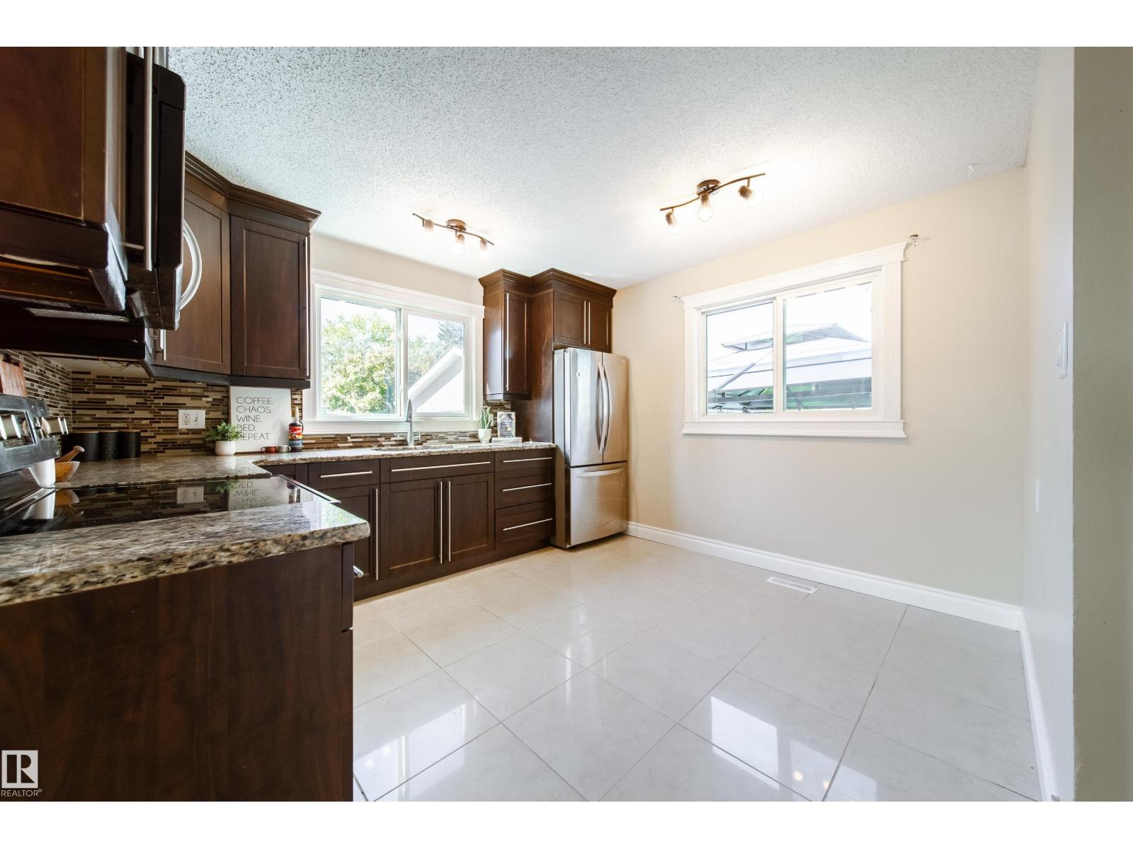 Photo 8 of 7808 22 Av Nw, Edmonton AB