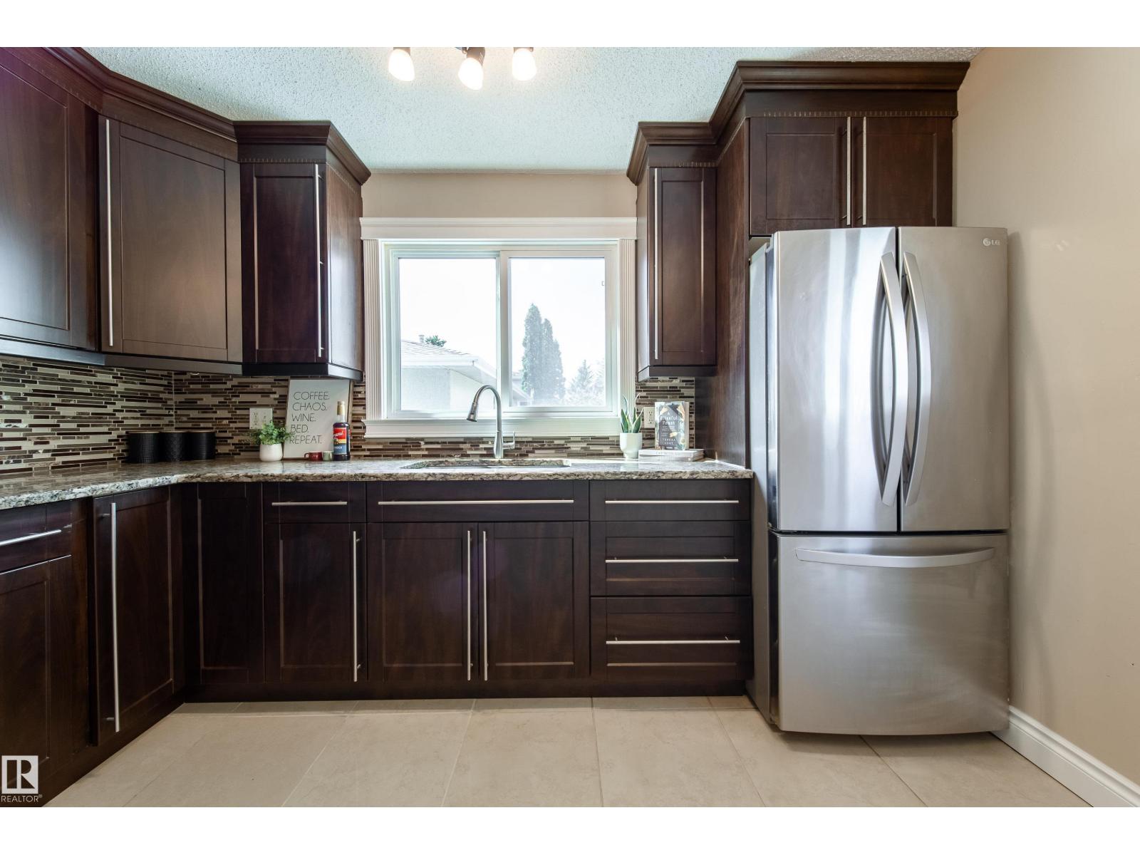 Photo 9 of 7808 22 Av Nw, Edmonton AB