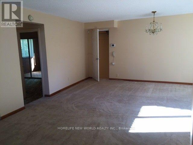 Photo 2 of 39 Windsor Drive, Whitchurchstouffville ON