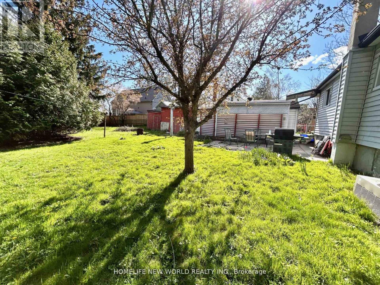 Photo 12 of 39 Windsor Drive, Whitchurchstouffville ON