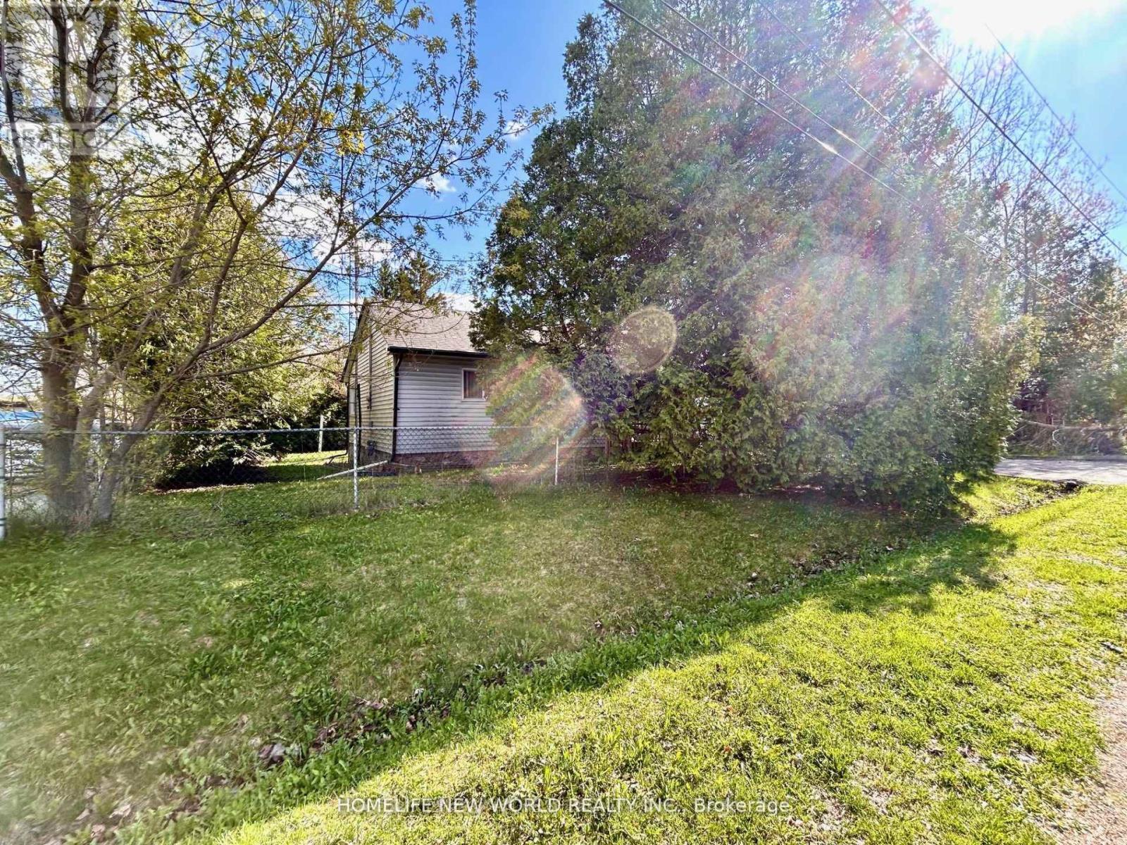 Photo 1 of 39 Windsor Drive, Whitchurchstouffville ON