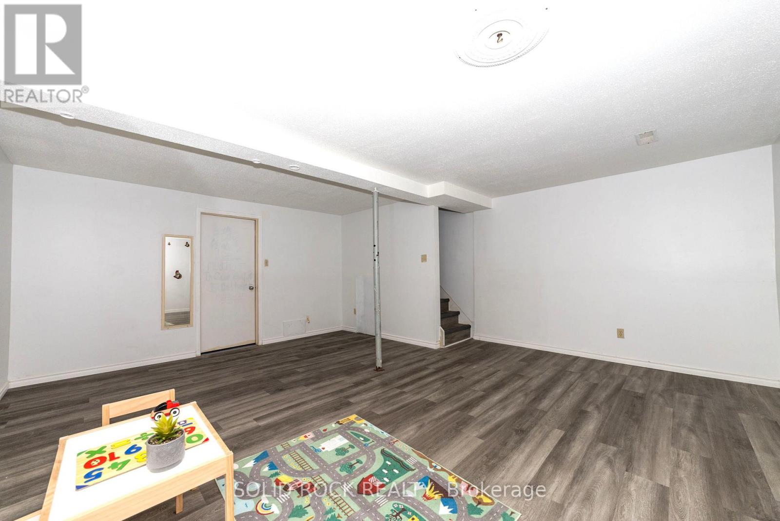 Photo 23 of 348 Monica Crescent, Ottawa ON