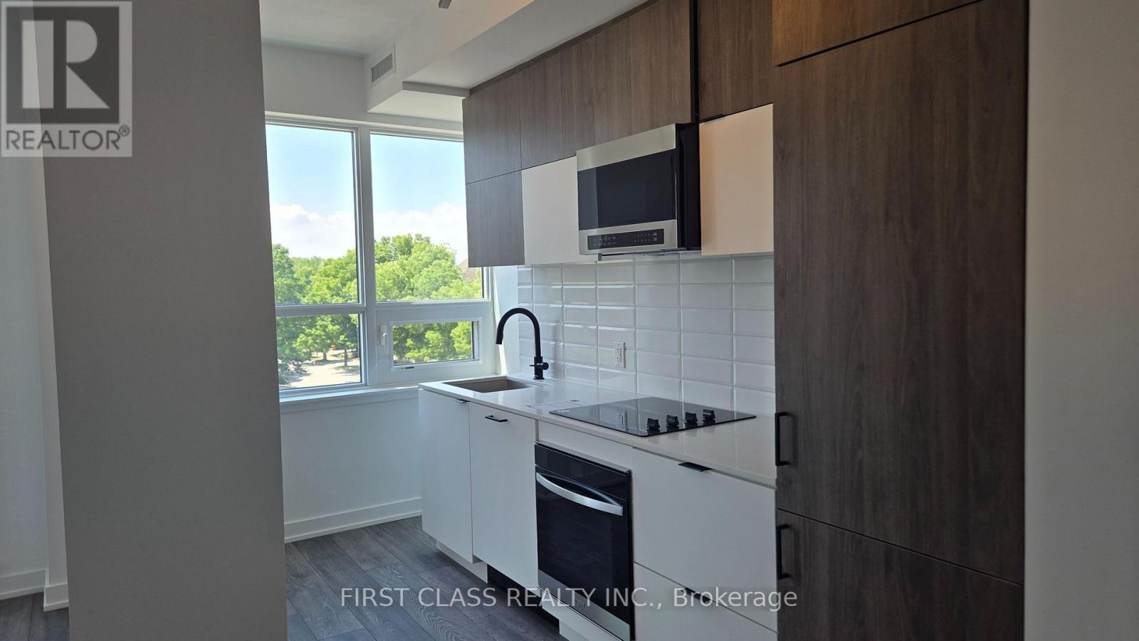 Photo 9 of 211 8888 Yonge Street, Richmond Hill ON