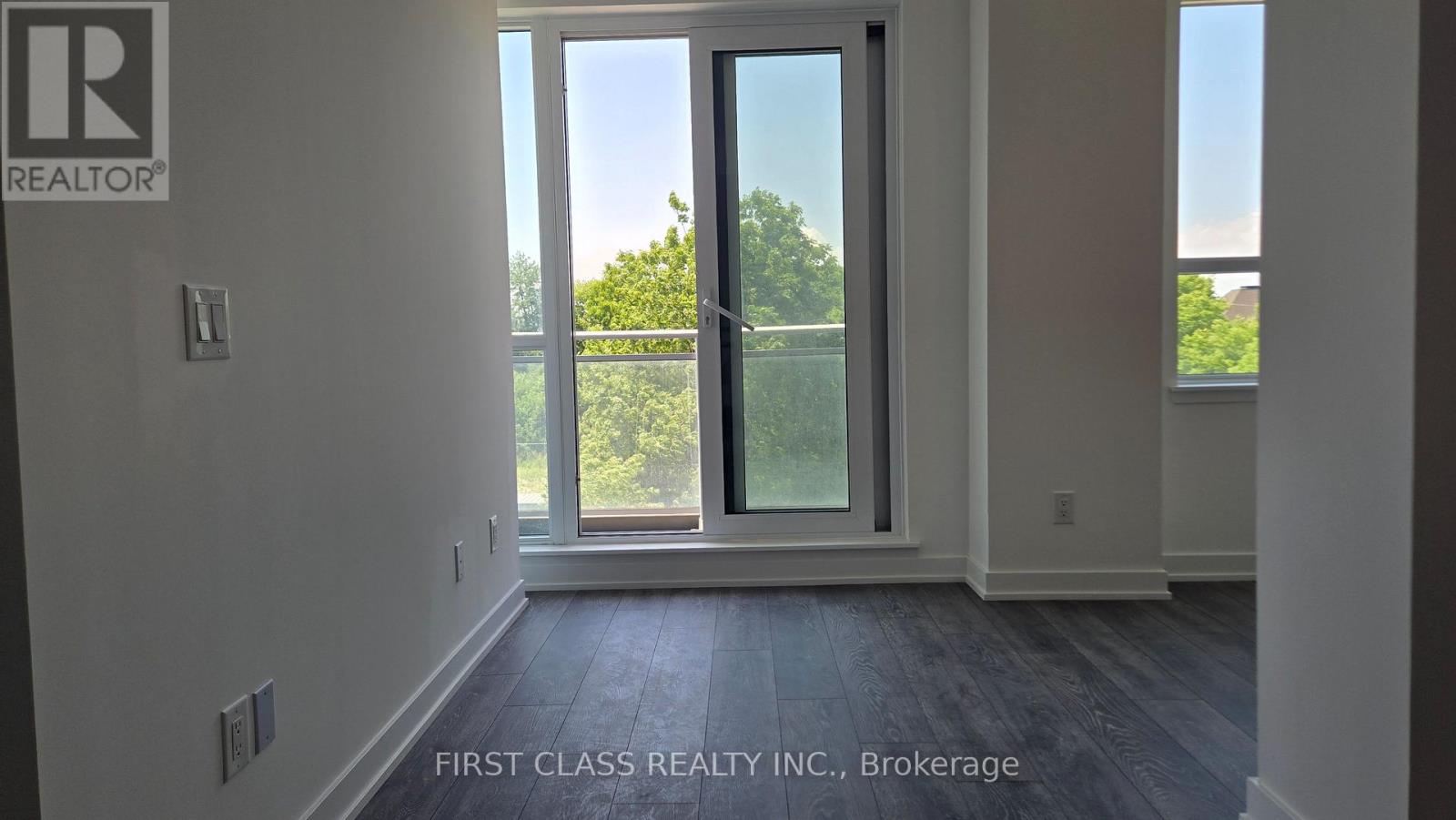 Photo 10 of 211 8888 Yonge Street, Richmond Hill ON