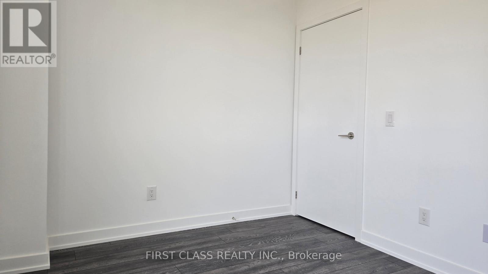 Photo 1 of 211 8888 Yonge Street, Richmond Hill ON