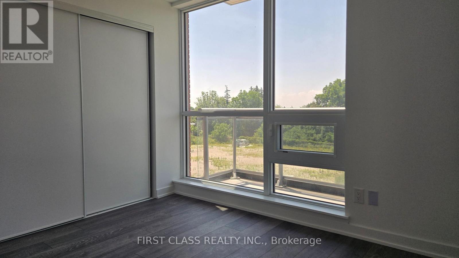 Photo 3 of 211 8888 Yonge Street, Richmond Hill ON