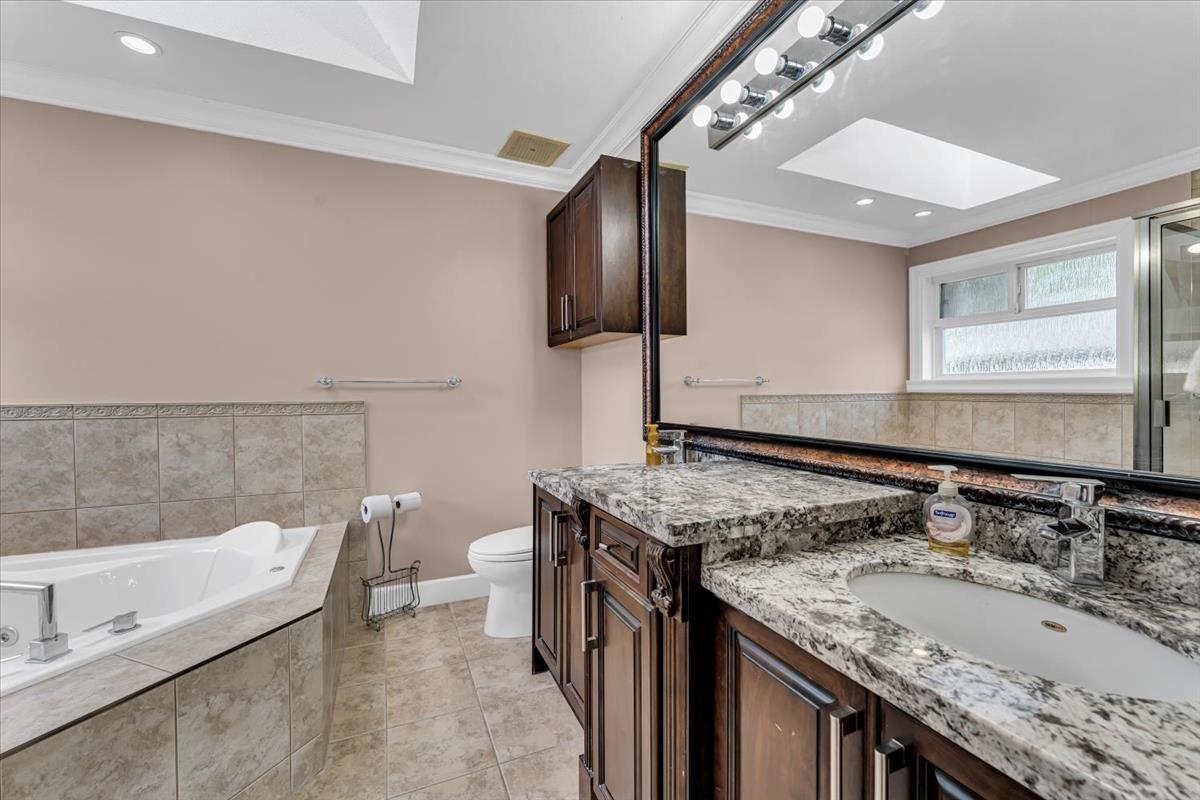 Photo 4 of 11655 72 Avenue, Delta BC