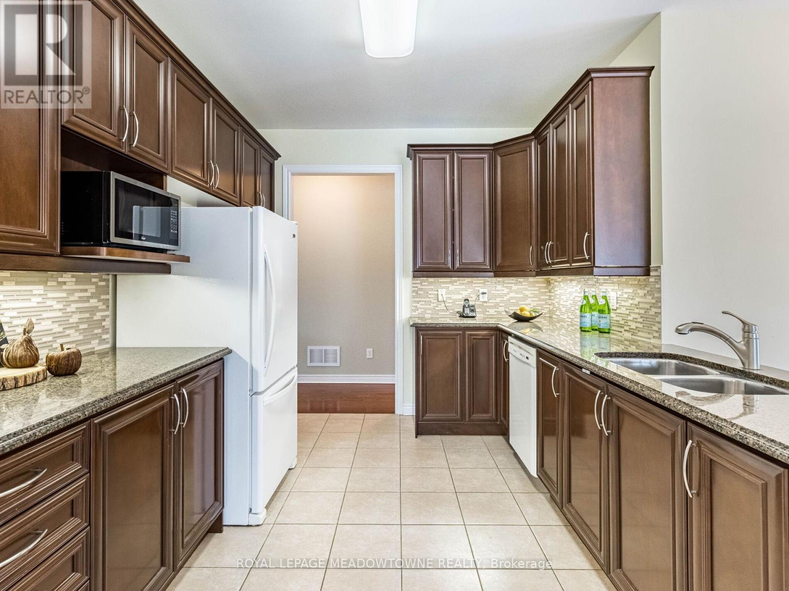 Photo 22 of 34 54 Locust Drive, Brampton ON