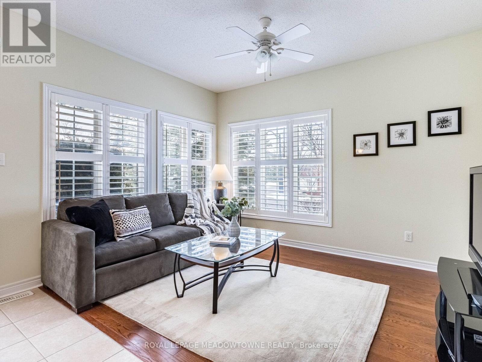 Photo 23 of 34 54 Locust Drive, Brampton ON