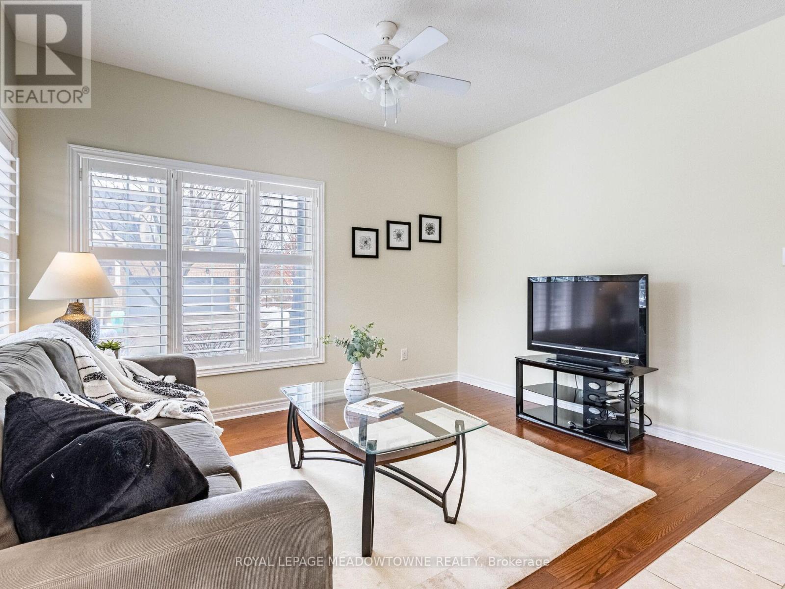 Photo 33 of 34 54 Locust Drive, Brampton ON