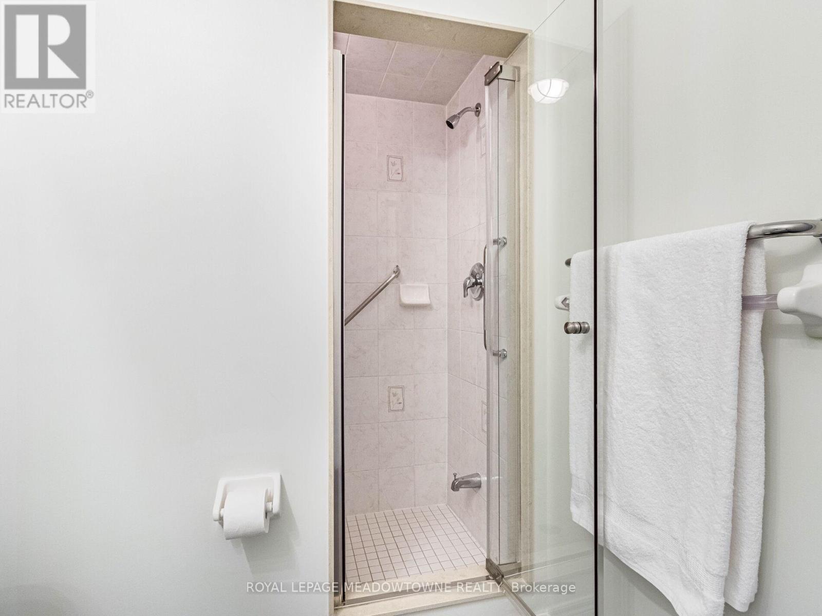 Photo 32 of 34 54 Locust Drive, Brampton ON