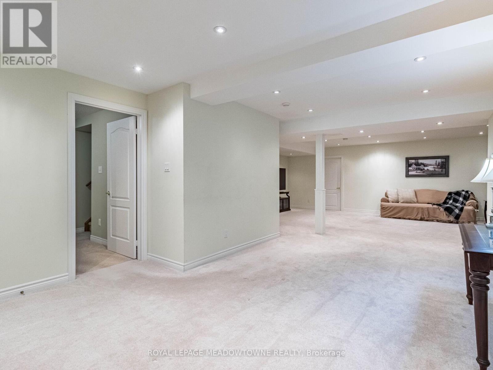 Photo 13 of 34 54 Locust Drive, Brampton ON