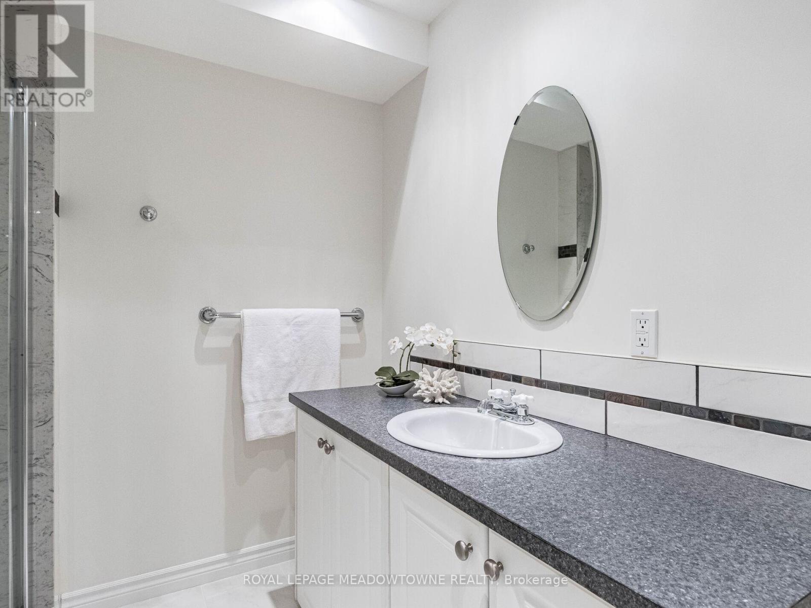 Photo 6 of 34 54 Locust Drive, Brampton ON