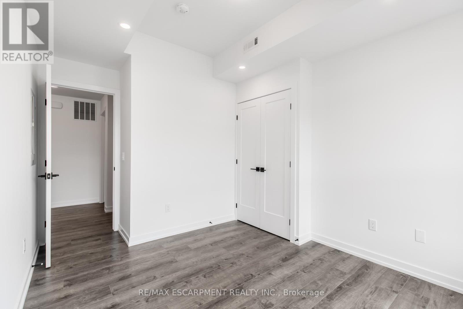 Photo 8 of 243 Burke Street, Hamilton ON