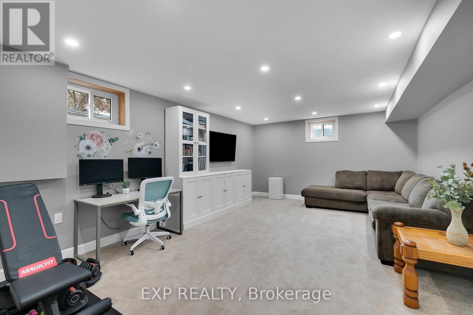 Photo 24 of 31 Brenneman Drive, Wilmot ON