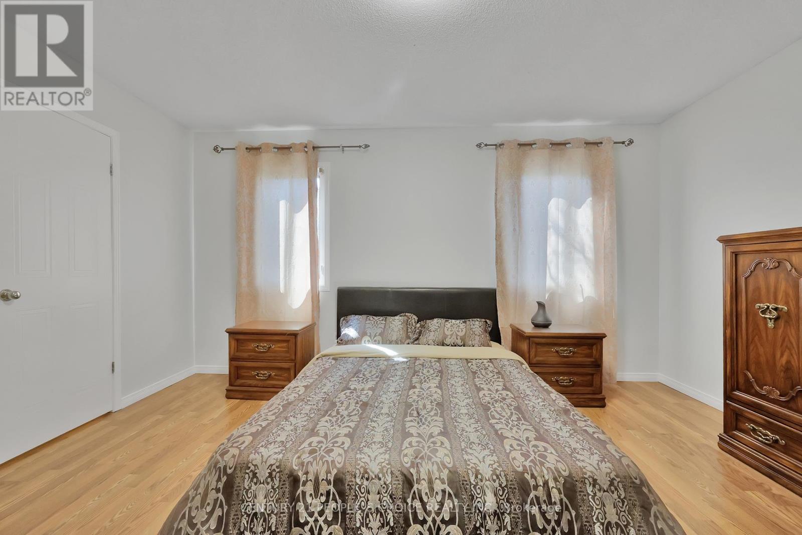 Photo 21 of 34 Phair Crescent, London South ON