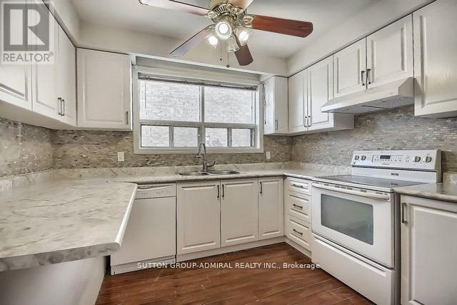 Photo 32 of 71 Spruce Avenue, Richmond Hill ON