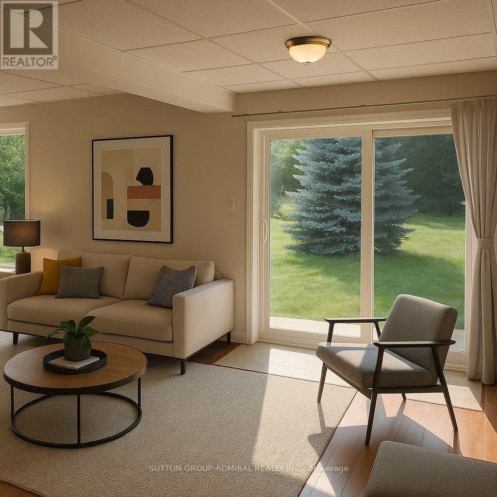 Photo 10 of 71 Spruce Avenue, Richmond Hill ON