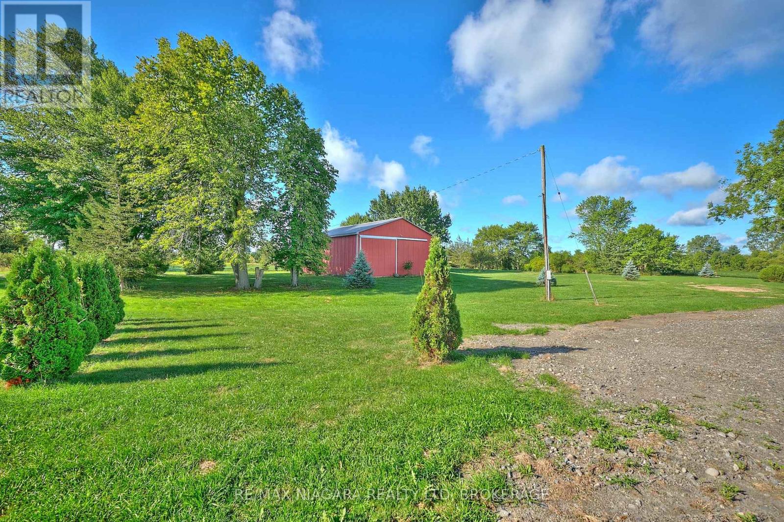 Photo 3 of 32626 Clarendon Street W, Wainfleet ON