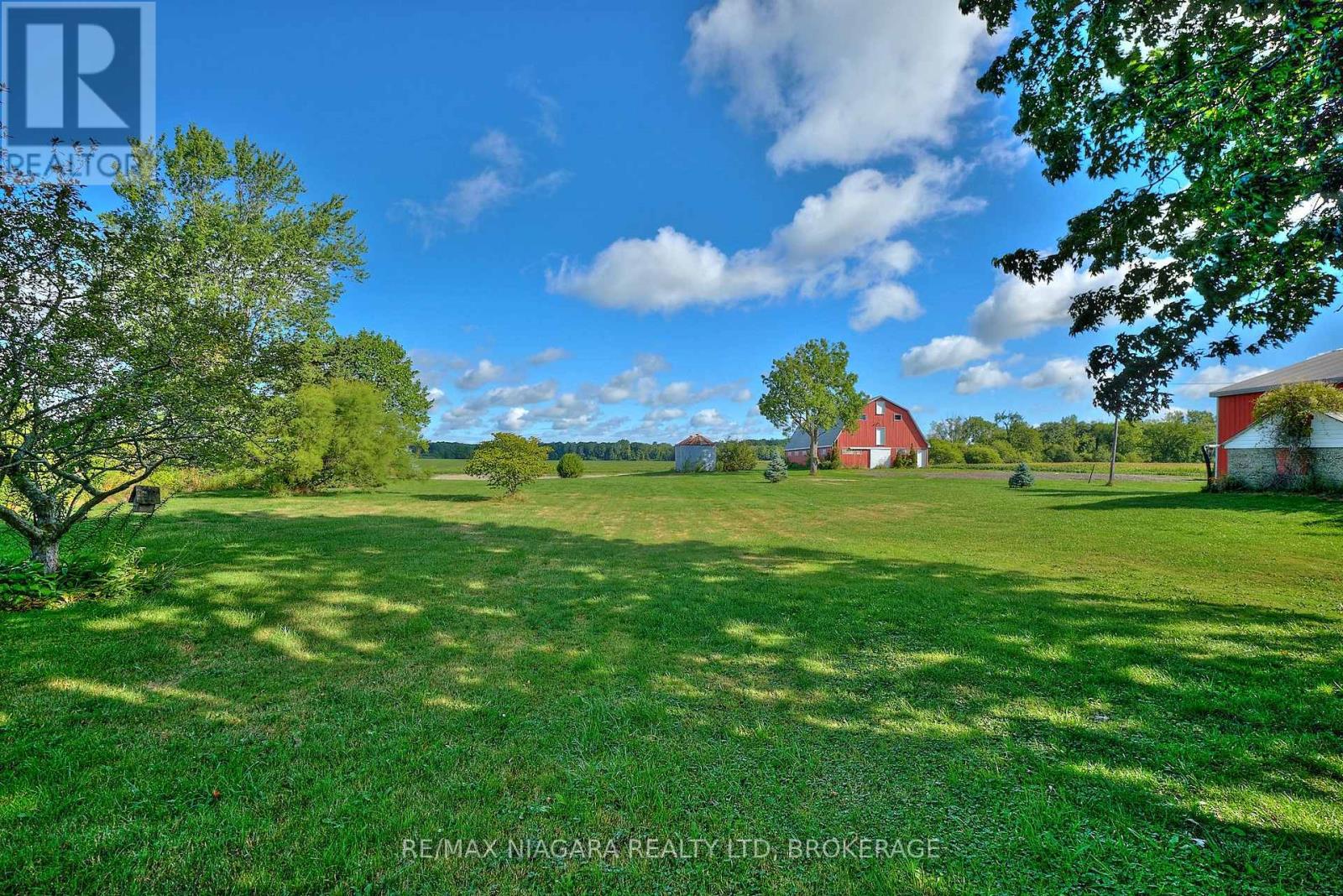 Photo 8 of 32626 Clarendon Street W, Wainfleet ON