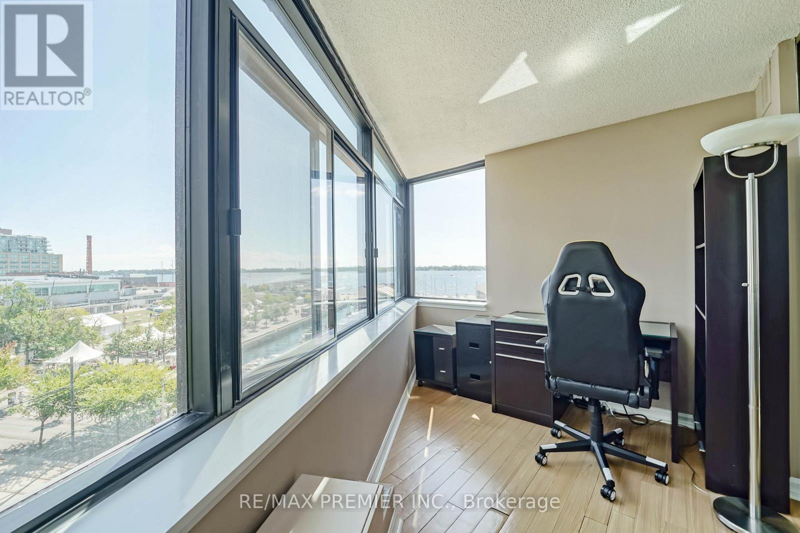 Photo 4 of Unit 601 250 Queens Quay Boulevard W, Toronto ON