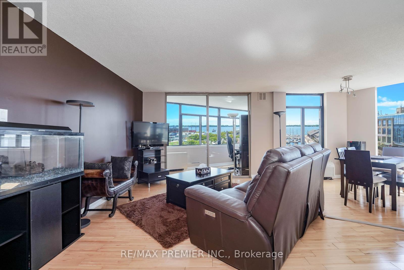Photo 2 of Unit 601 250 Queens Quay Boulevard W, Toronto ON