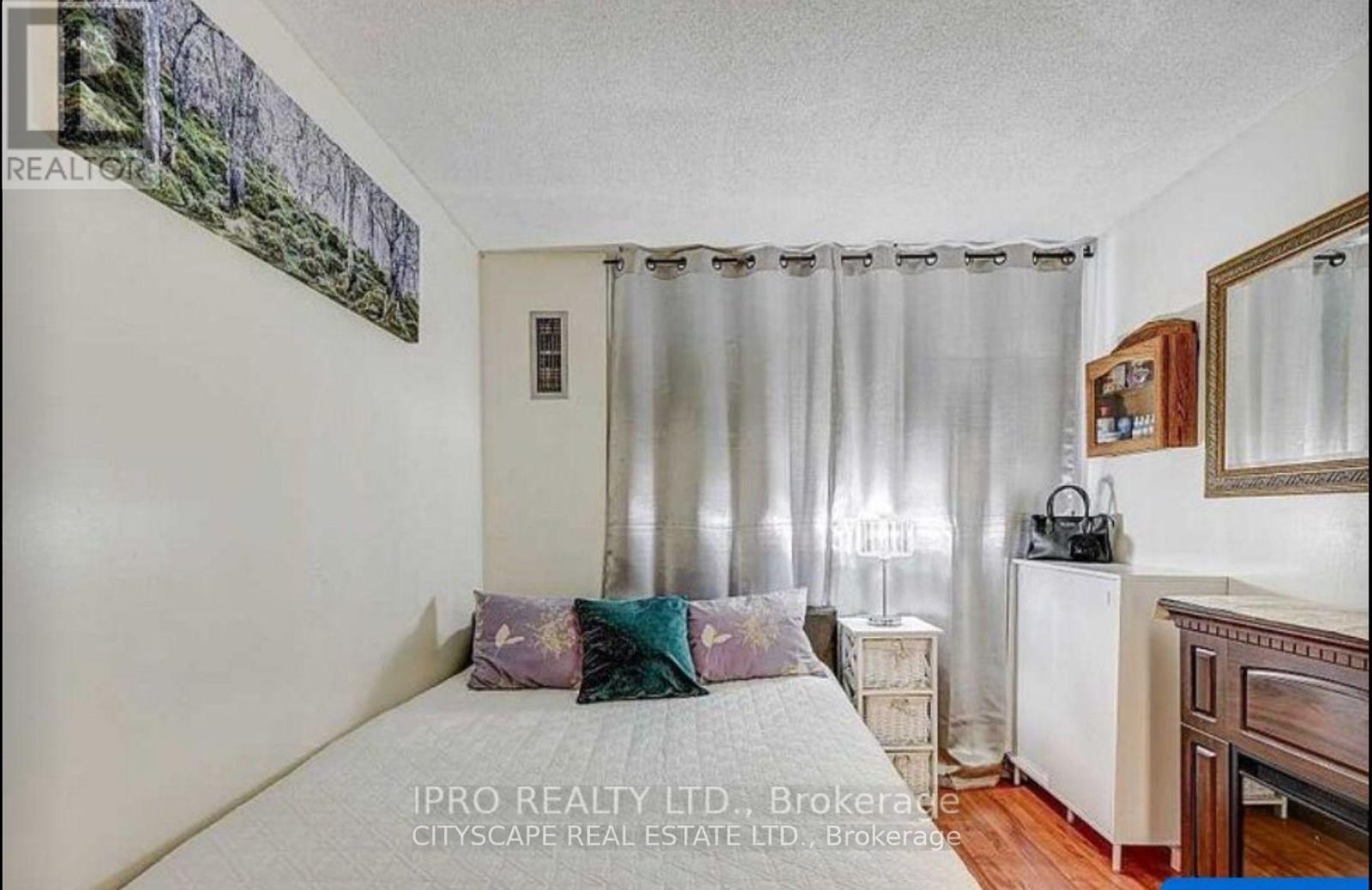 Photo 1 of 1001 26 Hanover Road, Brampton ON