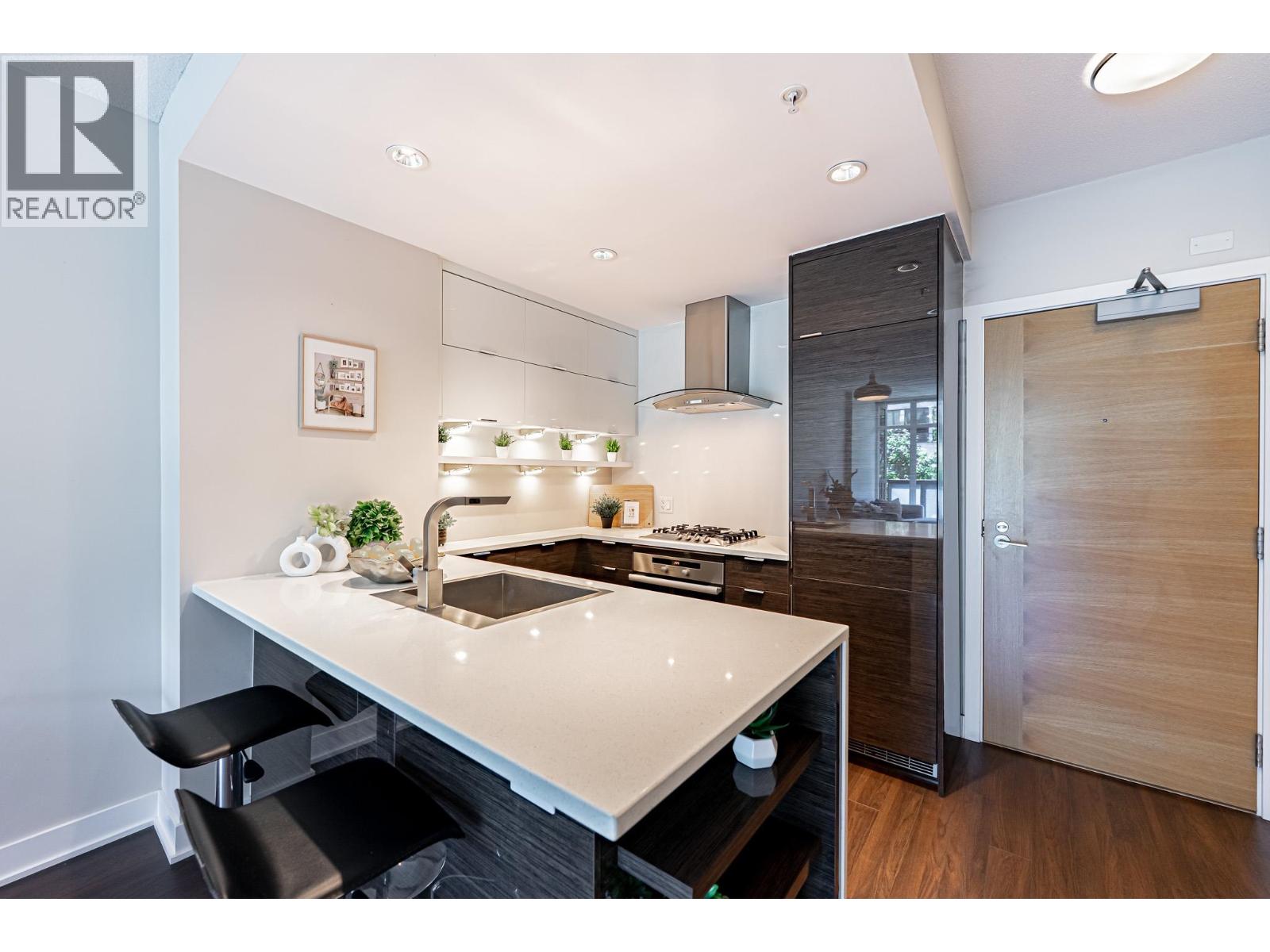 Photo 1 of 626 1777 W 7th Avenue, Vancouver BC