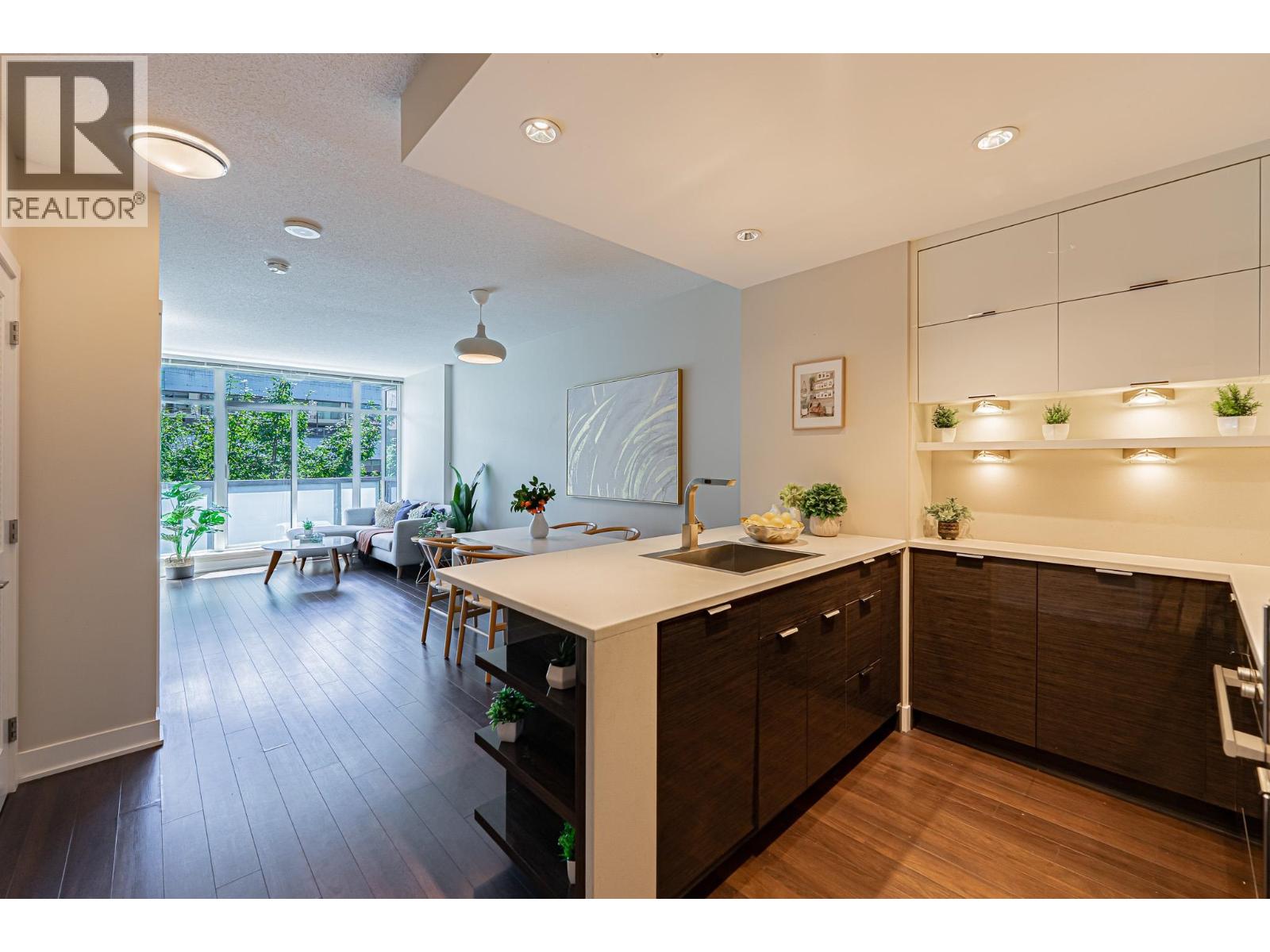 Photo 3 of 626 1777 W 7th Avenue, Vancouver BC