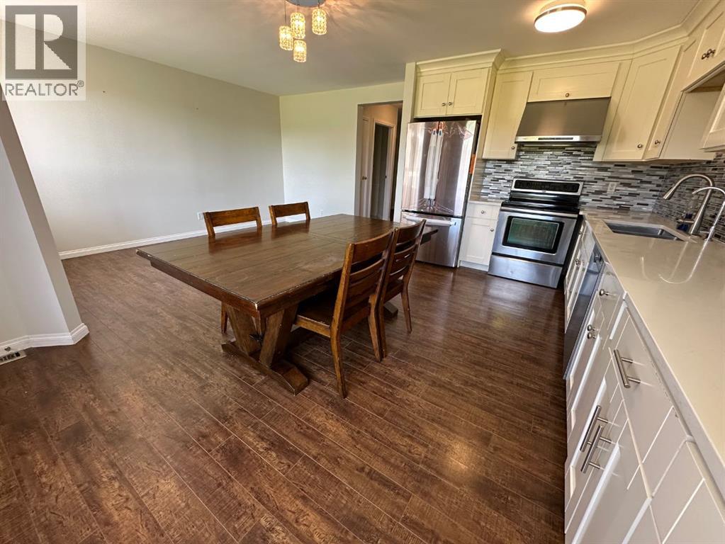 Photo 19 of 125 Sandpiper Lane Nw, Calgary AB