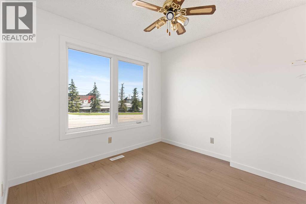 Photo 9 of 38 Coachway Gardens Sw, Calgary AB