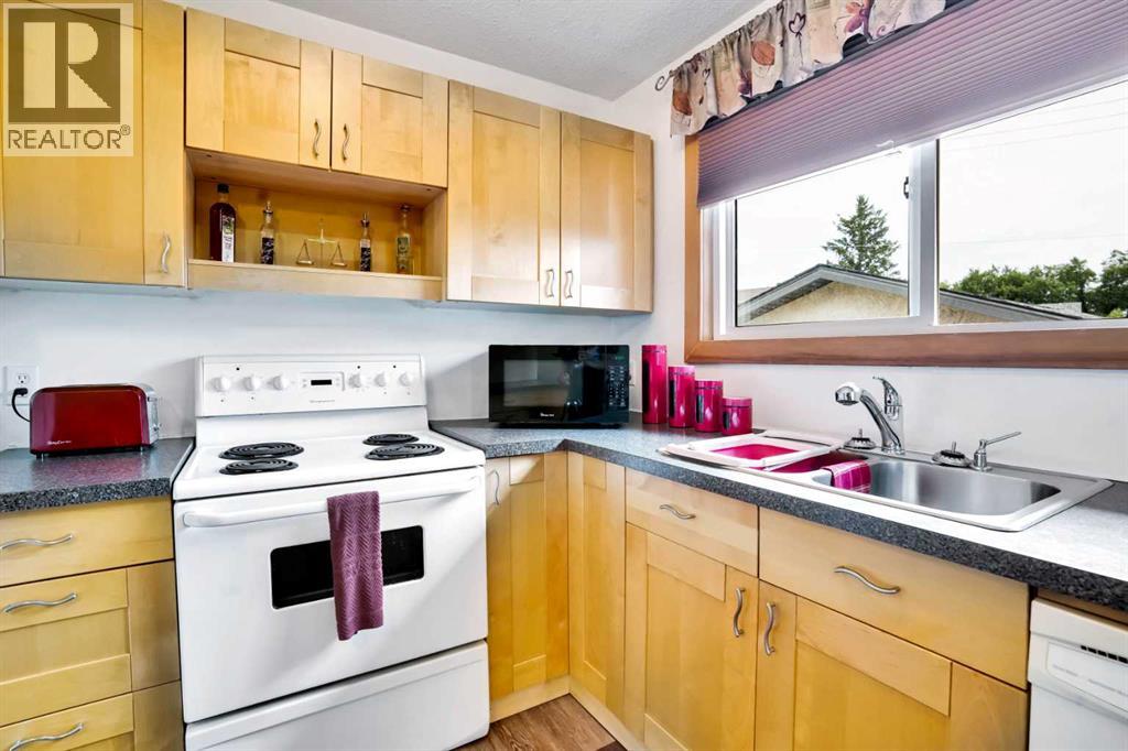 Single Family House Bi-level for Sale in  Rundleson Way NE Rundle Calgary 