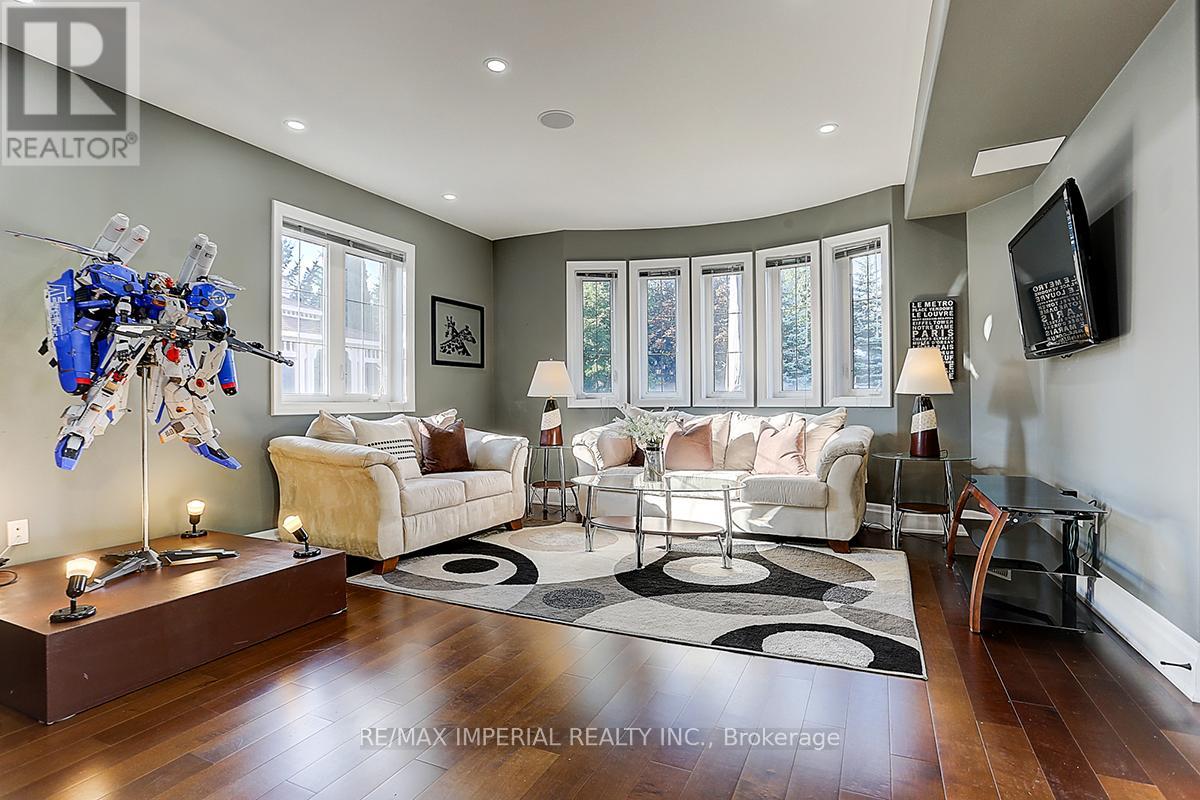 Photo 24 of 39 Fiorello Court, Vaughan ON