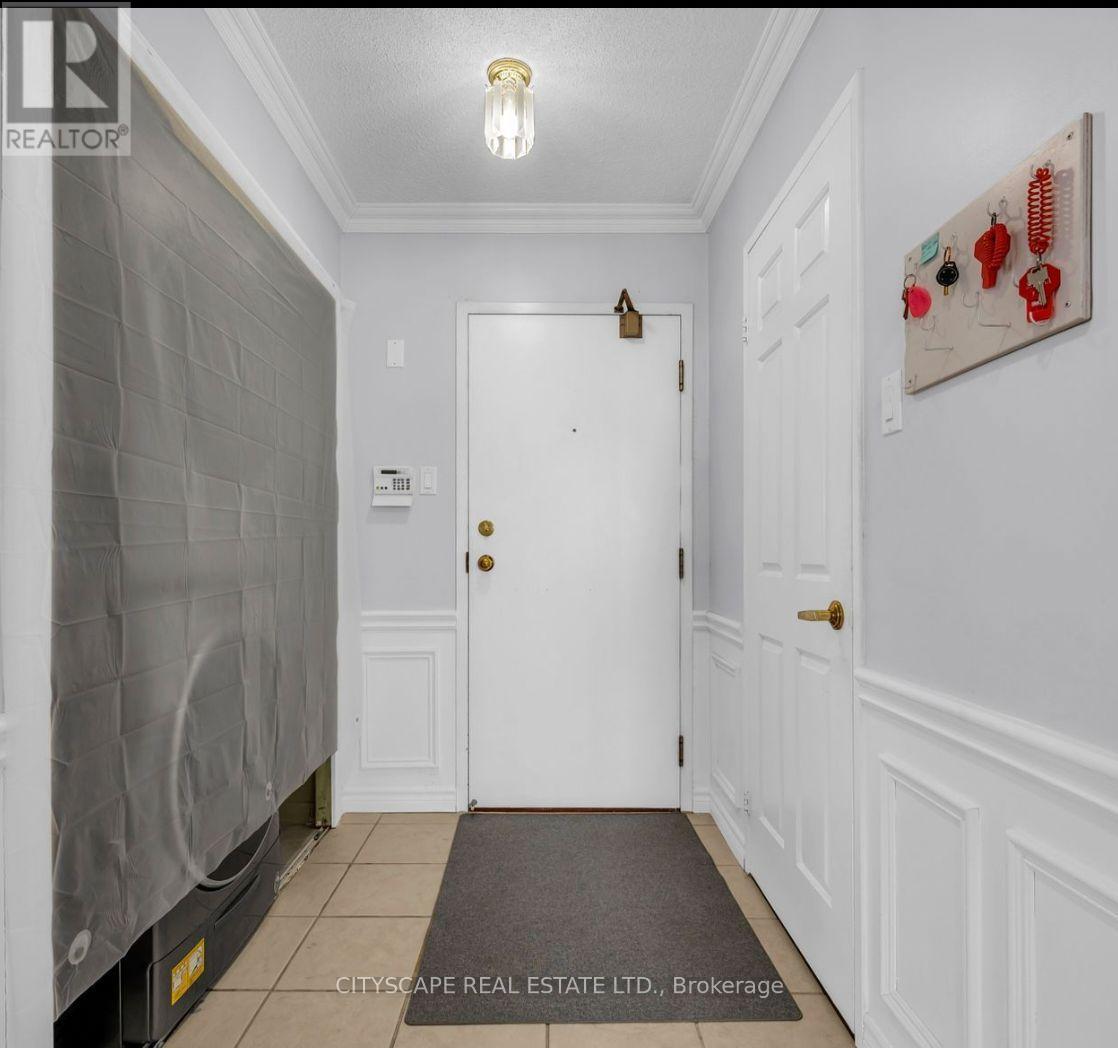Photo 4 of 1001 26 Hanover Road, Brampton ON