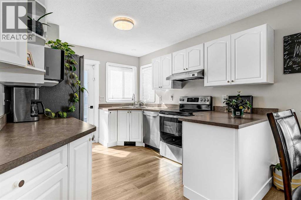 Photo 3 of 9205 115 Avenue, Grande Prairie AB