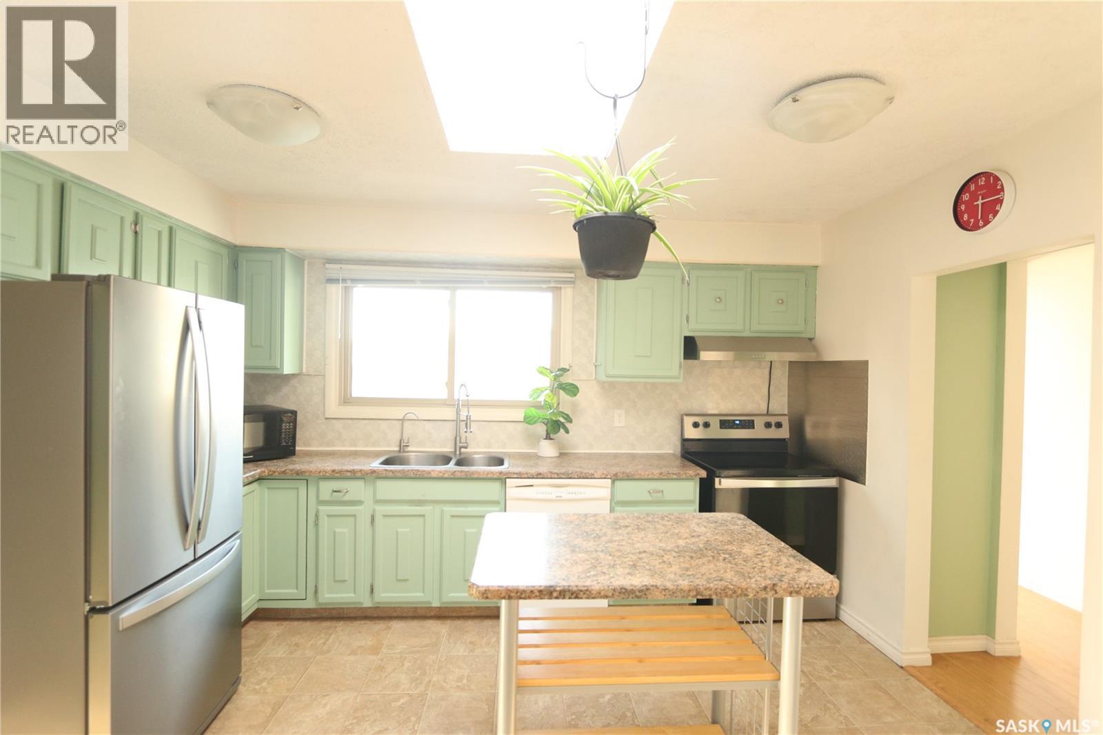 Photo 21 of 1500 Macpherson Avenue, Regina SK