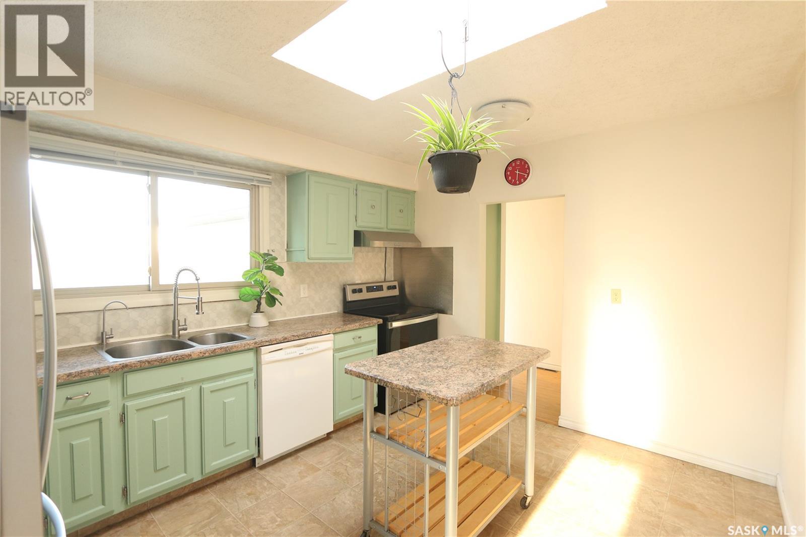 Photo 22 of 1500 Macpherson Avenue, Regina SK