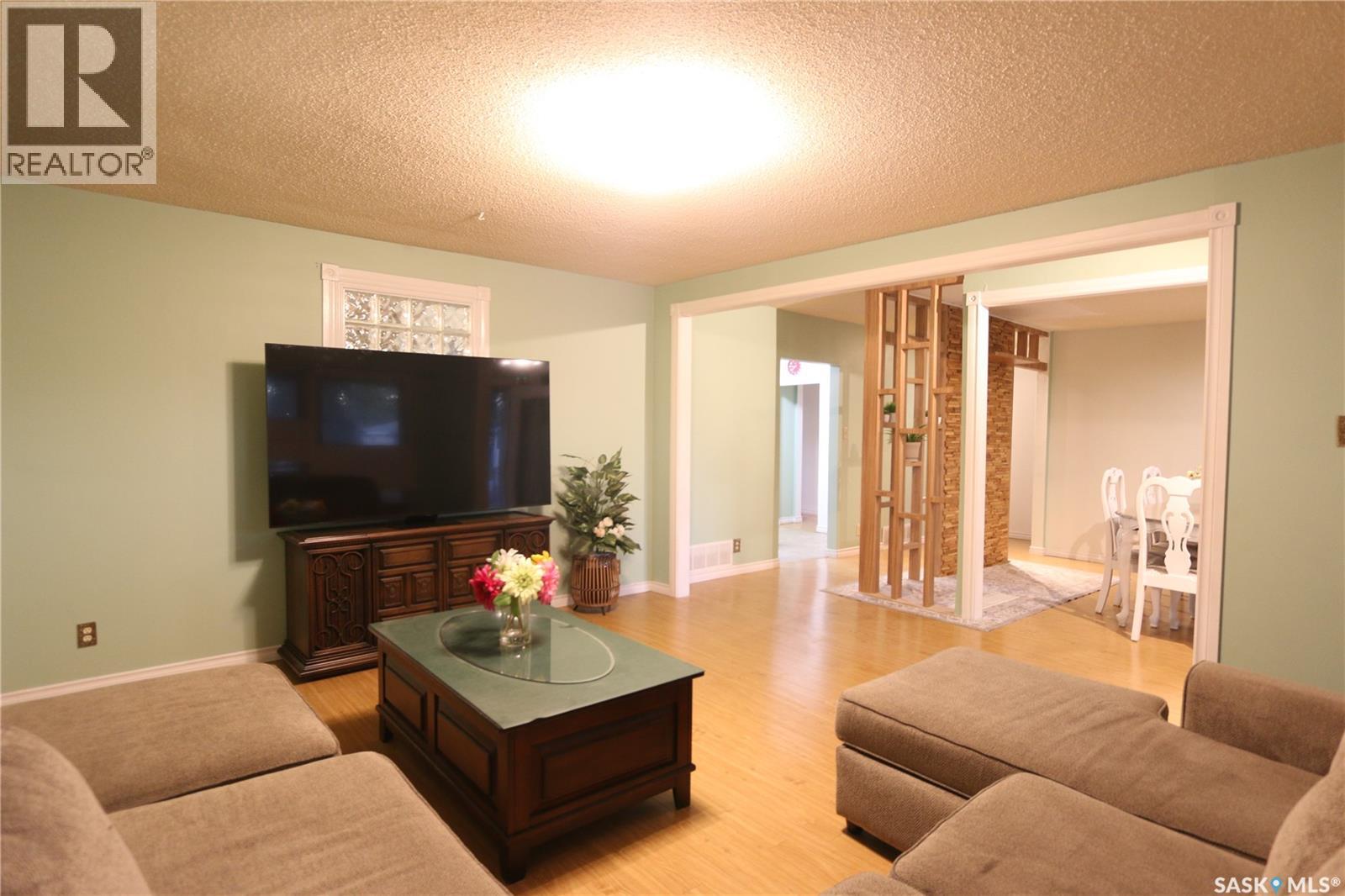 Photo 5 of 1500 Macpherson Avenue, Regina SK