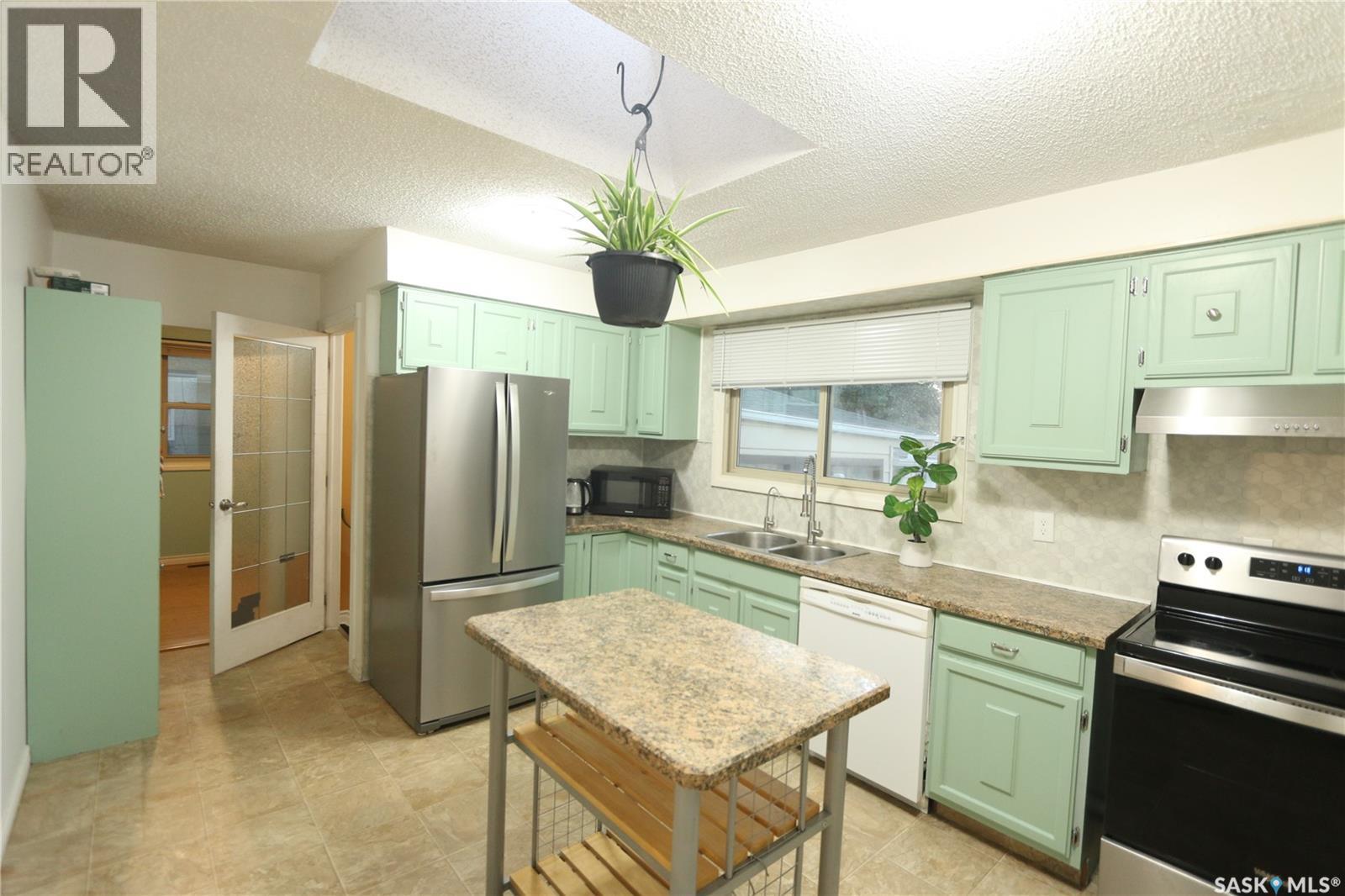 Photo 23 of 1500 Macpherson Avenue, Regina SK