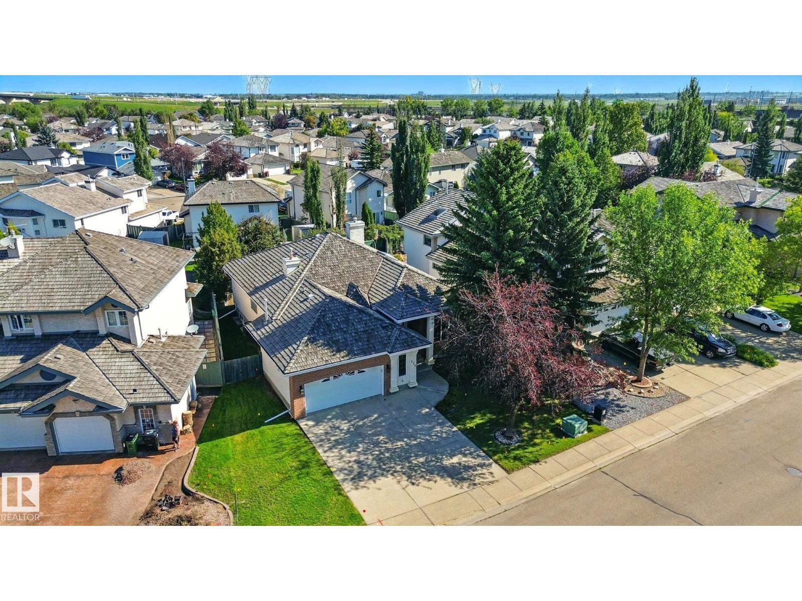 Photo 2 of 172 Blackburn W Sw, Edmonton AB