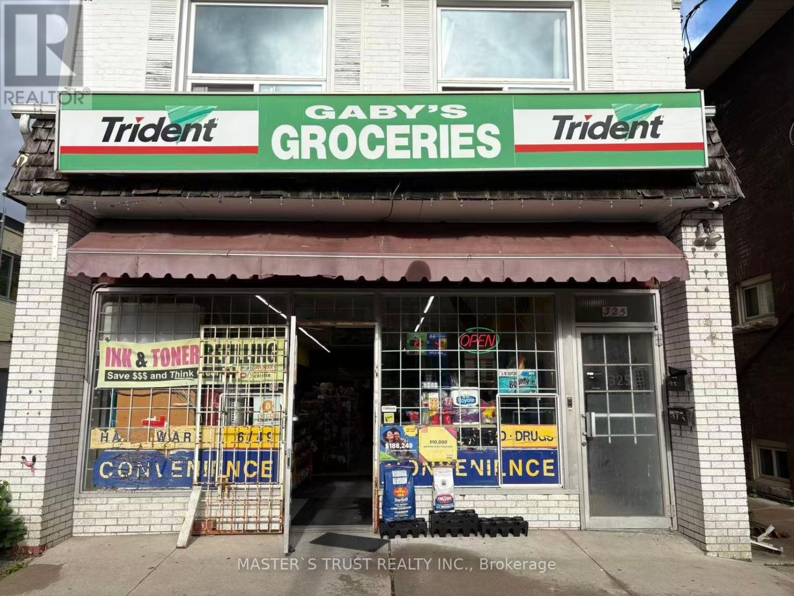 Photo 5 of 325 St George Street, Toronto ON