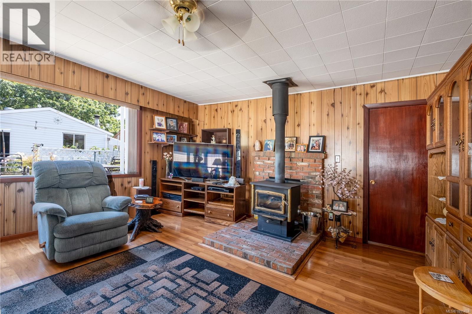 Photo 2 of 549 Colwyn St, Campbell River BC