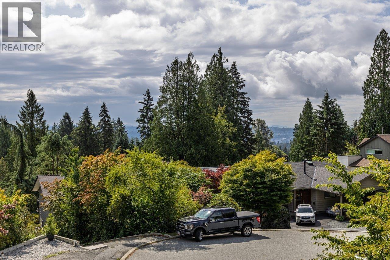 Photo 1 of 4577 Meadowbank Close, North Vancouver BC
